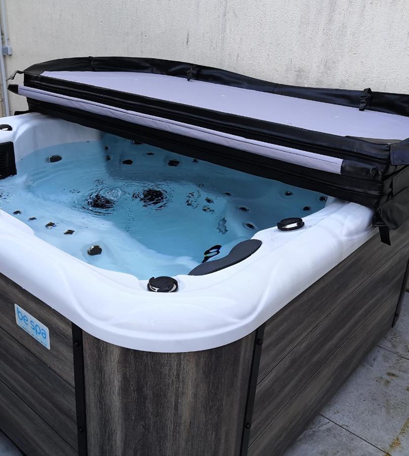 O Rethel Jacuzzi, Gite Ardennes Zewnętrze zdjęcie