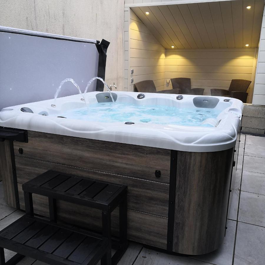 O Rethel Jacuzzi, Gite Ardennes Zewnętrze zdjęcie