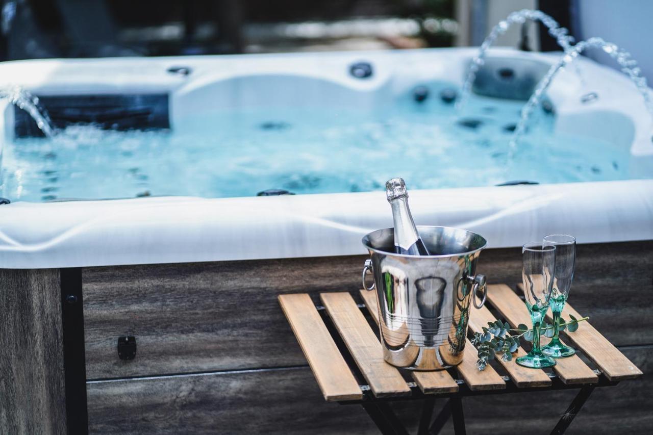O Rethel Jacuzzi, Gite Ardennes Zewnętrze zdjęcie