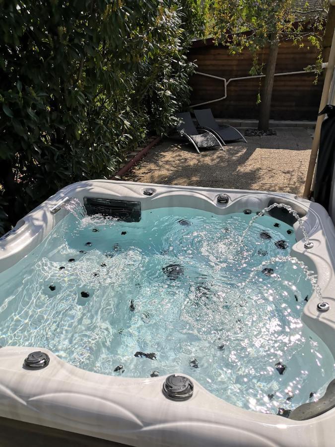 O Rethel Jacuzzi, Gite Ardennes Zewnętrze zdjęcie